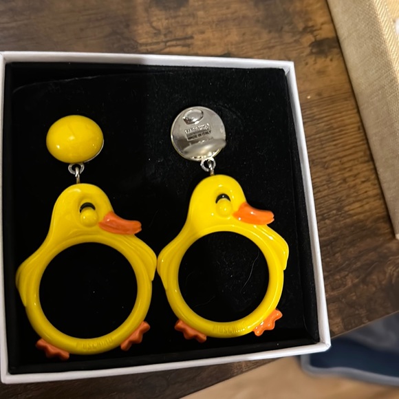 MOSCHINO RUNWAY COUTURE 2022 Duck earrings New in box - Picture 4 of 8